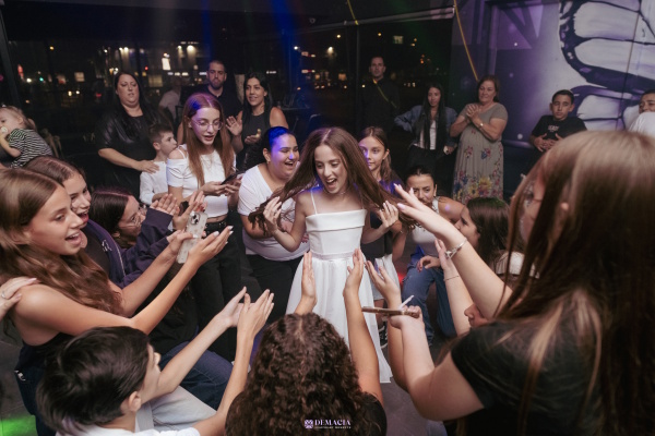 הבת מצווה של אמה בדימסיה